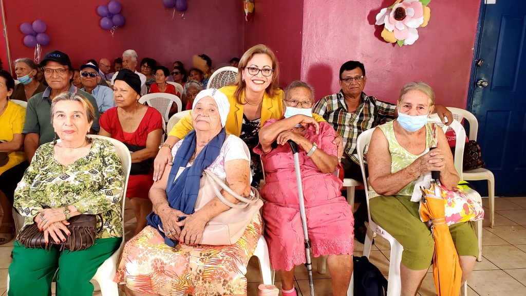Es importante que siempre reconozcamos ese legado importantísimo que tienen nuestros adultos mayores, dentro de la familia y la comunidad. Esa transmisión de experiencia de tradiciones, de costumbre de nuestra hermosa Nicaragua.