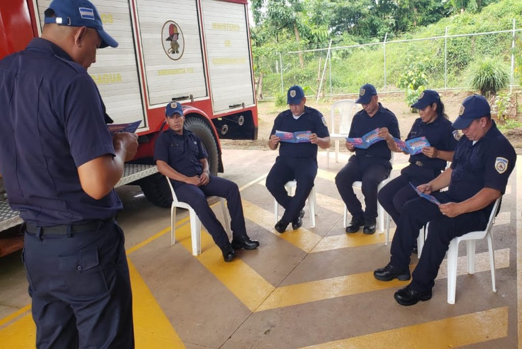 A nivel nacional se realizan visitas casa a casa, charlas comunitarias y asambleas de seguridad ciudadana donde las familias comparten sus experiencias y vivencias diarias, resaltando la importancia de construir hogares seguros.