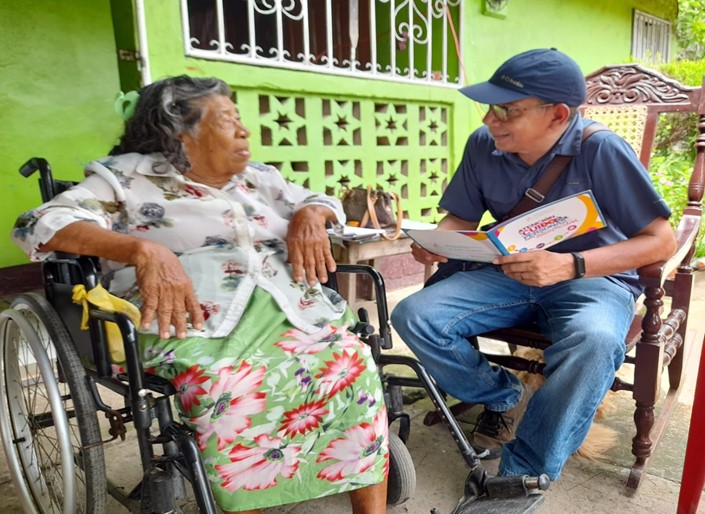 A nivel nacional se realizan visitas casa a casa, charlas comunitarias y asambleas de seguridad ciudadana donde las familias comparten sus experiencias y vivencias diarias, resaltando la importancia de construir hogares seguros.